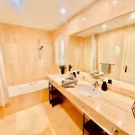 Penthouse With Sea And Golf Views 50m2 Terrace 2 Bedrooms 2 Bathrooms Elviria 公寓 *